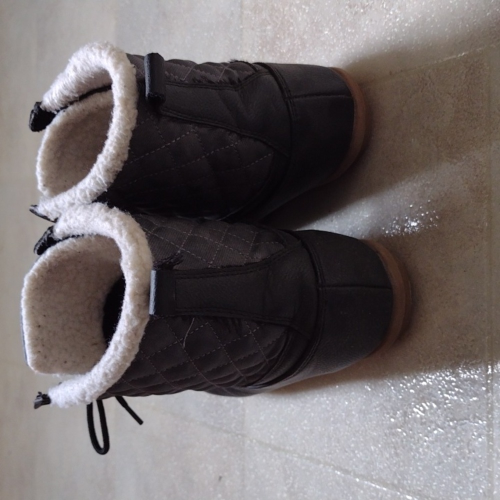 Boots - Picture 6 of 8